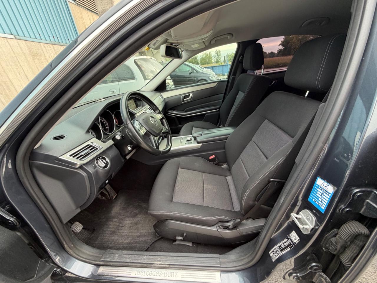 Mercedes-benz E 220 Blue TEC Automatic Premium -