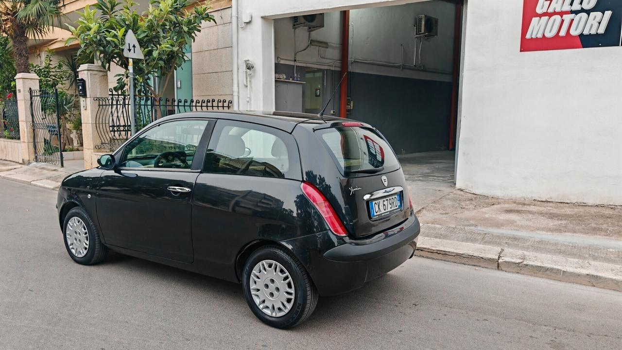 Lancia Ypsilon 1.2 16V Platino