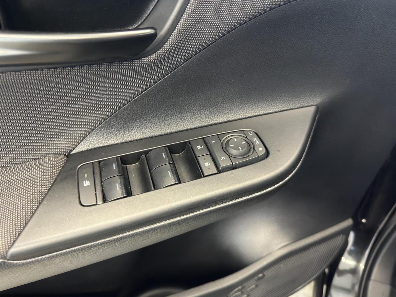 Toyota C-HR 2.0 phev Trend eco fwd e-cvt