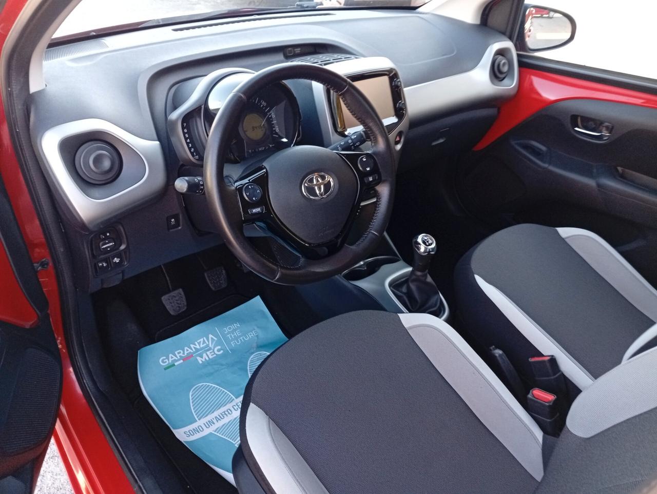 Toyota Aygo 1.0 VVT-i 69 CV 5 porte x-black TSS