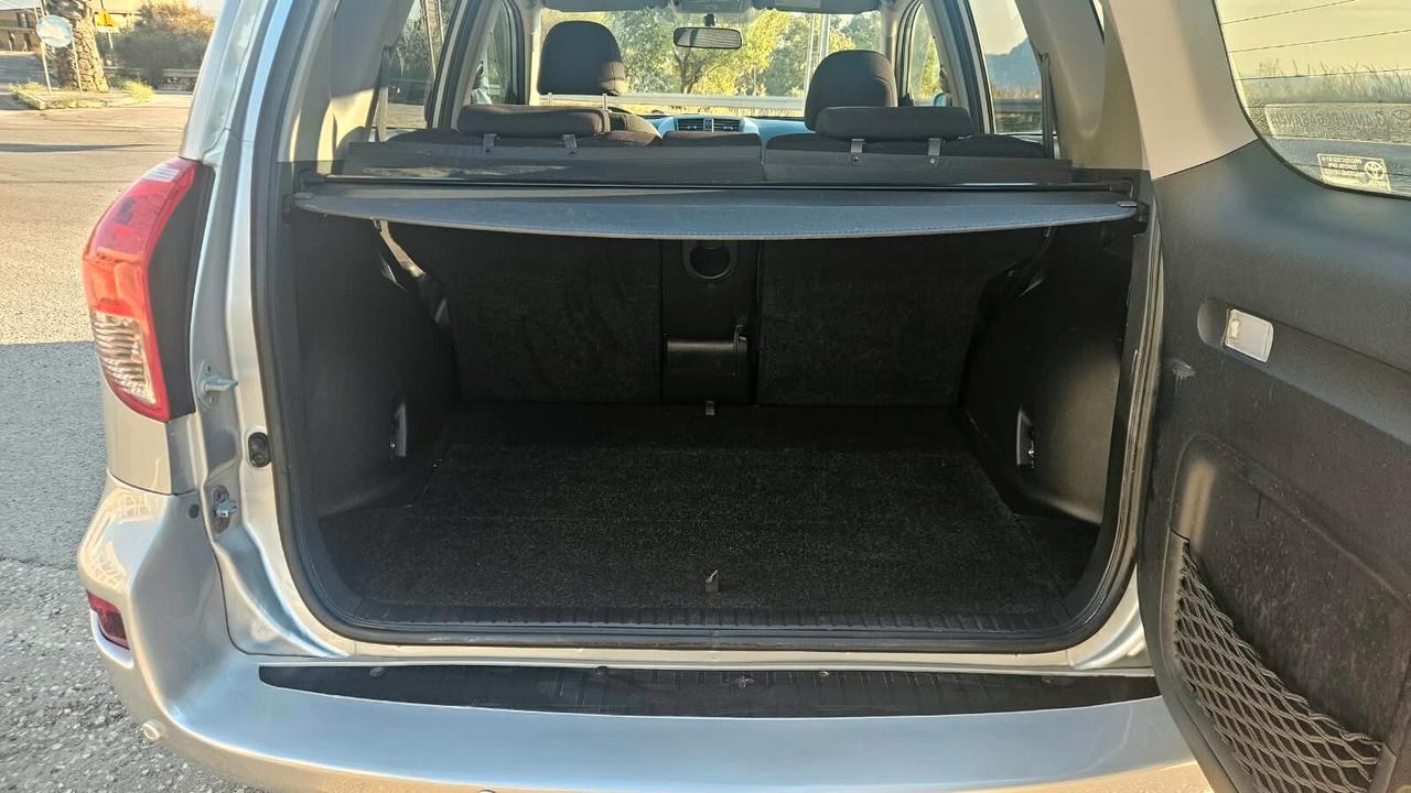 Toyota RAV4 2.2 D-4D 136 CV Luxury
