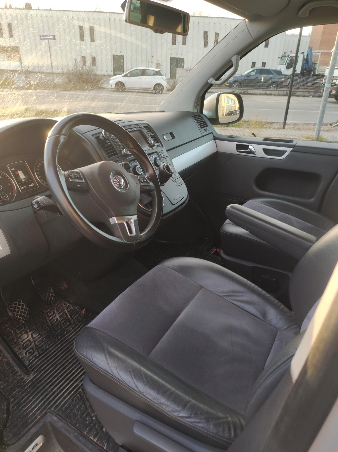 Volkswagen Multivan 2.0 TDI 2015 SOLO 138.000 KM