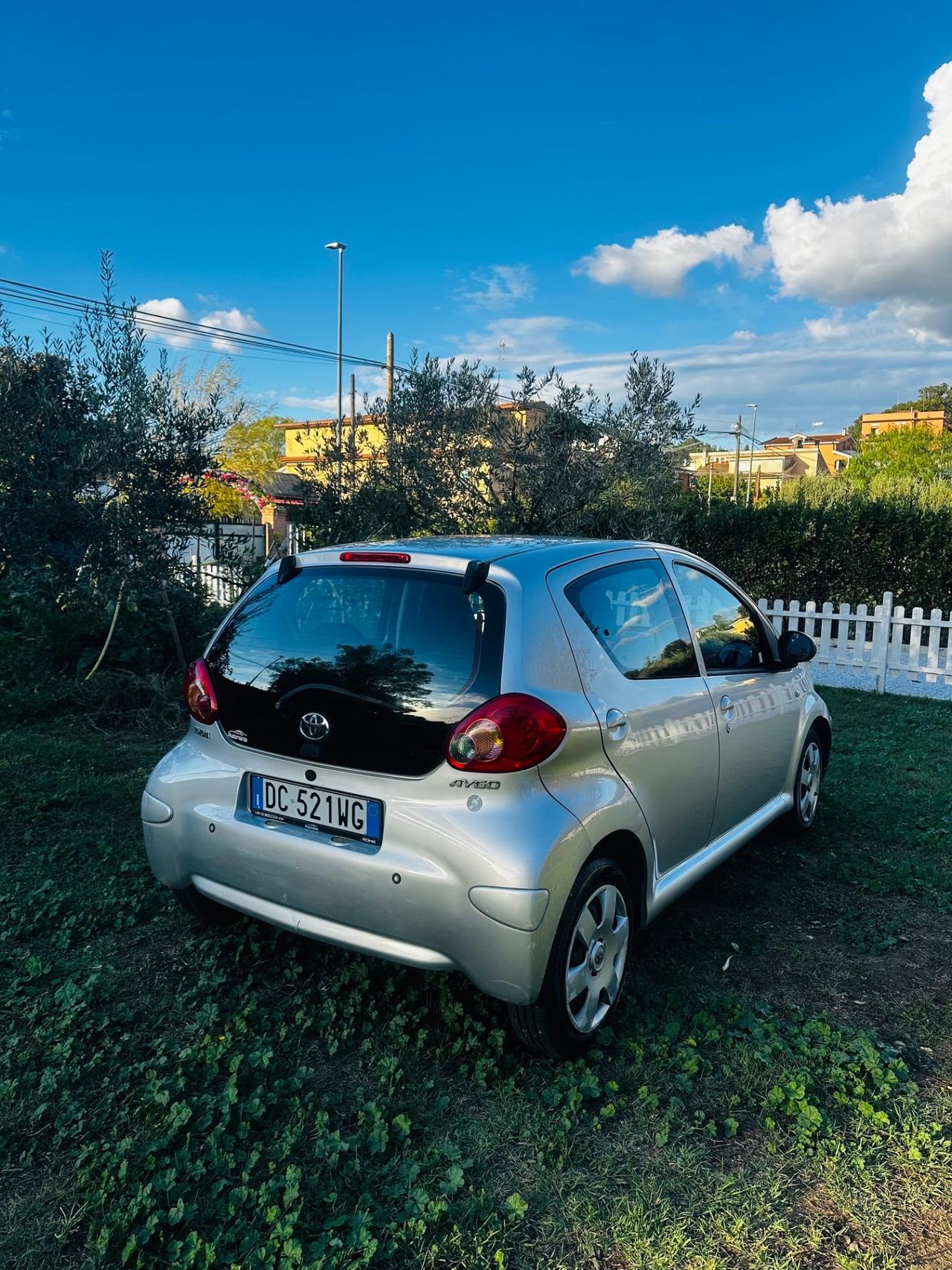 Toyota Aygo 1.0 12V VVT-i 5 porte Sol