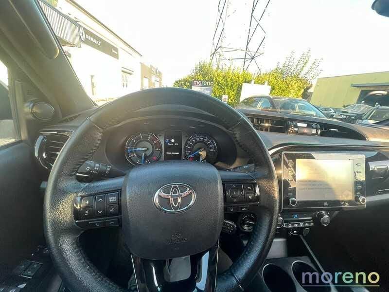 Toyota Hilux 2.8 d double cab Invincible 4wd Auto