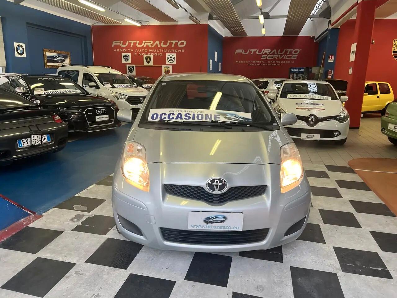 TOYOTA YARIS 1.0 BENZINA - 5 PORTE - NEOPATENTATI - GARANZIA 12/24 MESI