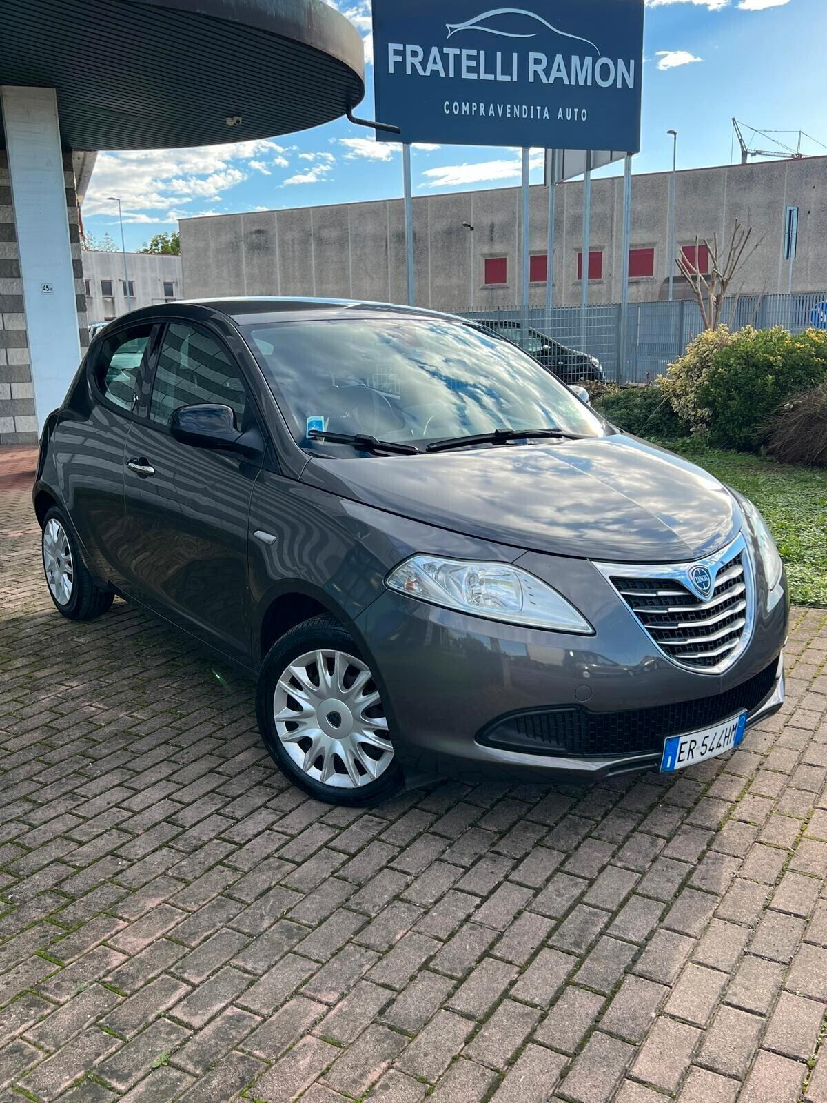 Lancia Ypsilon 1.2 69 CV 5 porte S&S Silver