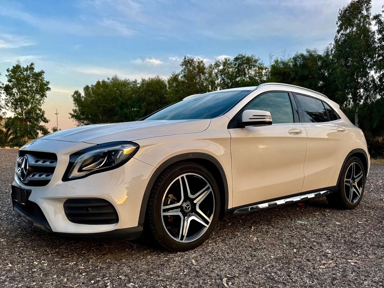 MERCEDES- BENZ GLA 200 D AMG PREMIUM