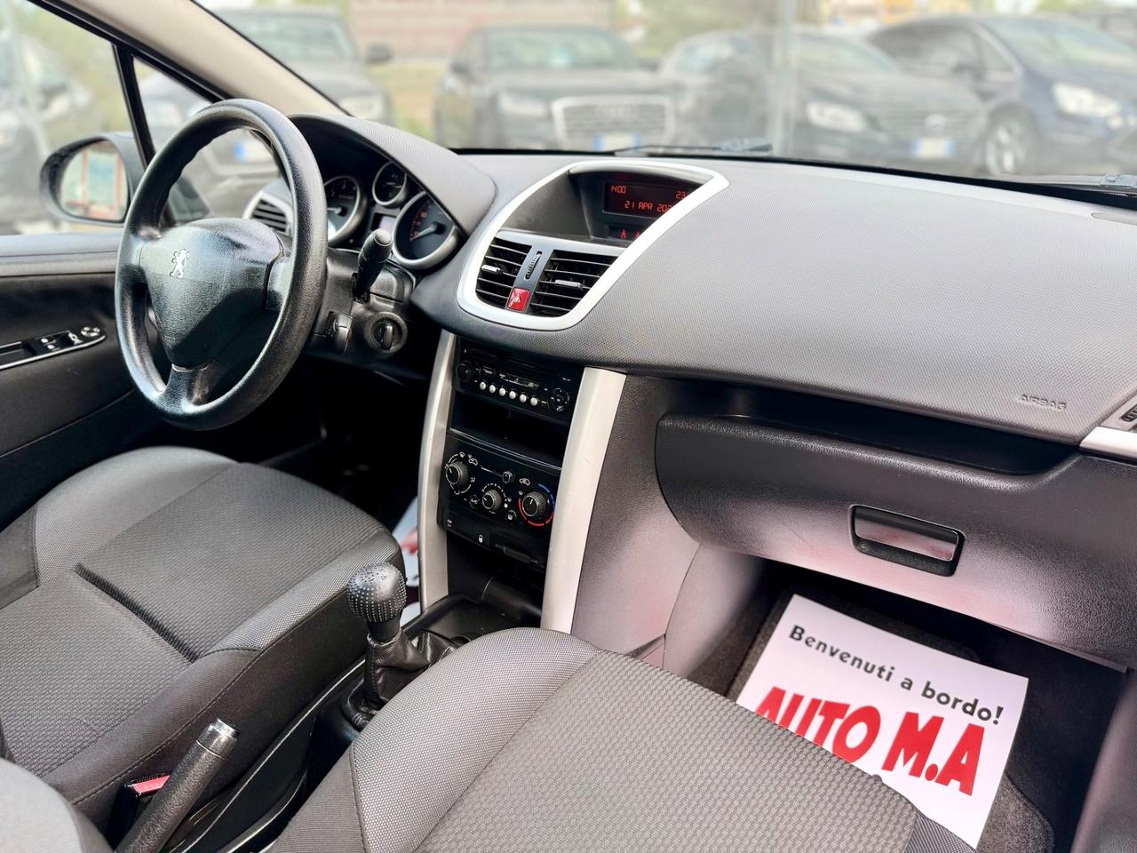 Peugeot 207 2011 1.4 8V 75CV 5p. Ok neopatentati ! ! !