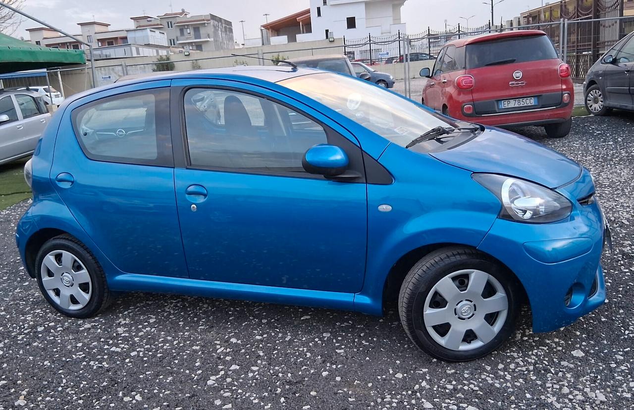 Toyota Aygo 1.0 12V VVT-i 5 porte Cool Soda Connect