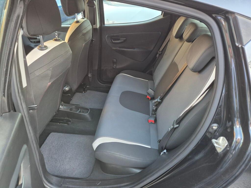 Lancia Ypsilon 1.2 69 CV 5p UNICOPROPRI
