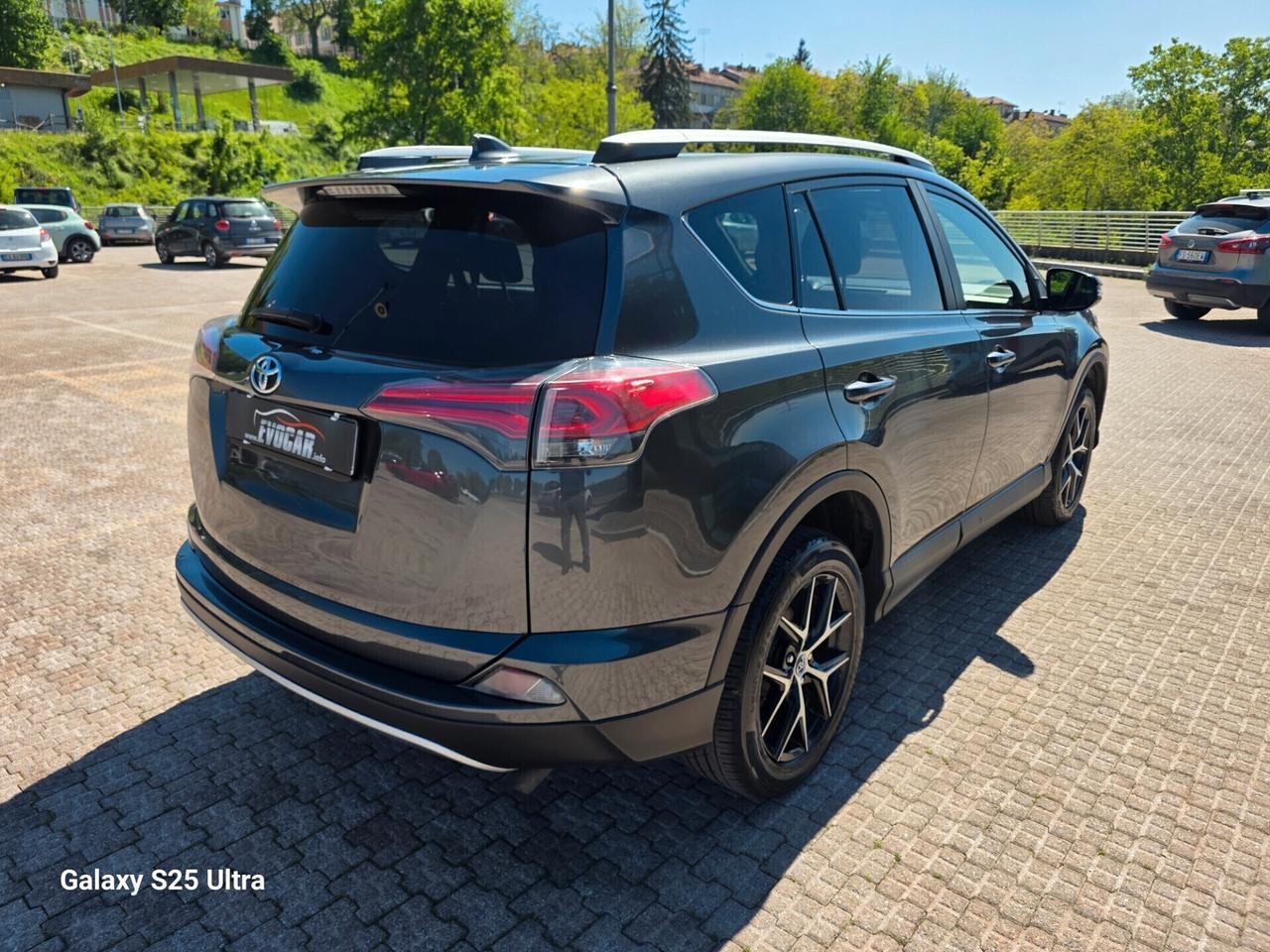 toyota rav4 2.0 D-4D valutiamo usato