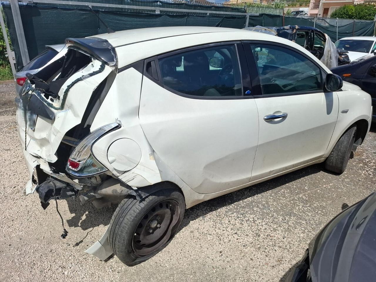 LANCIA YPSILON 1.2 16 V 5P SINISTRATA