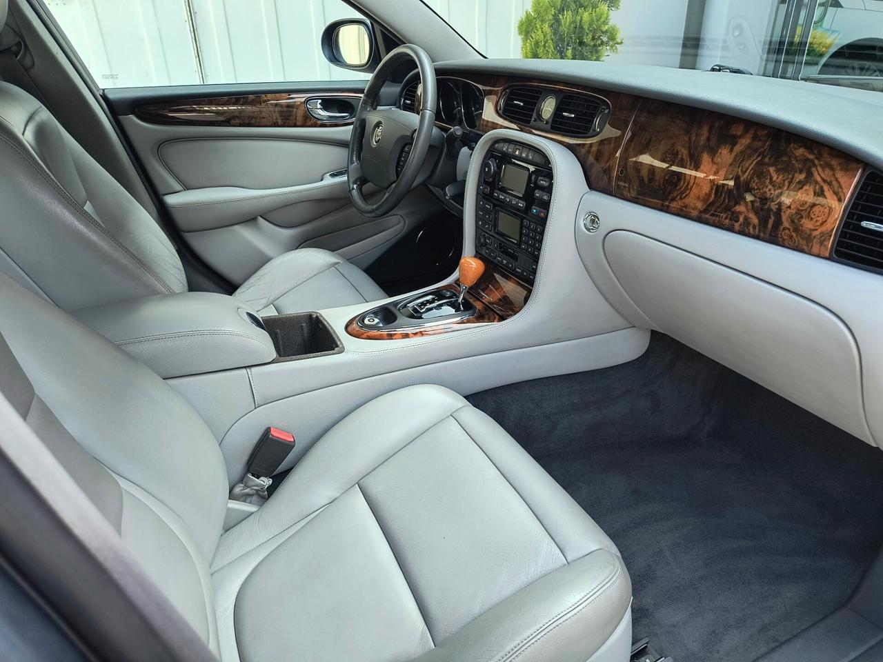 Jaguar XJ6 3.0 V6 Benzina Automatico