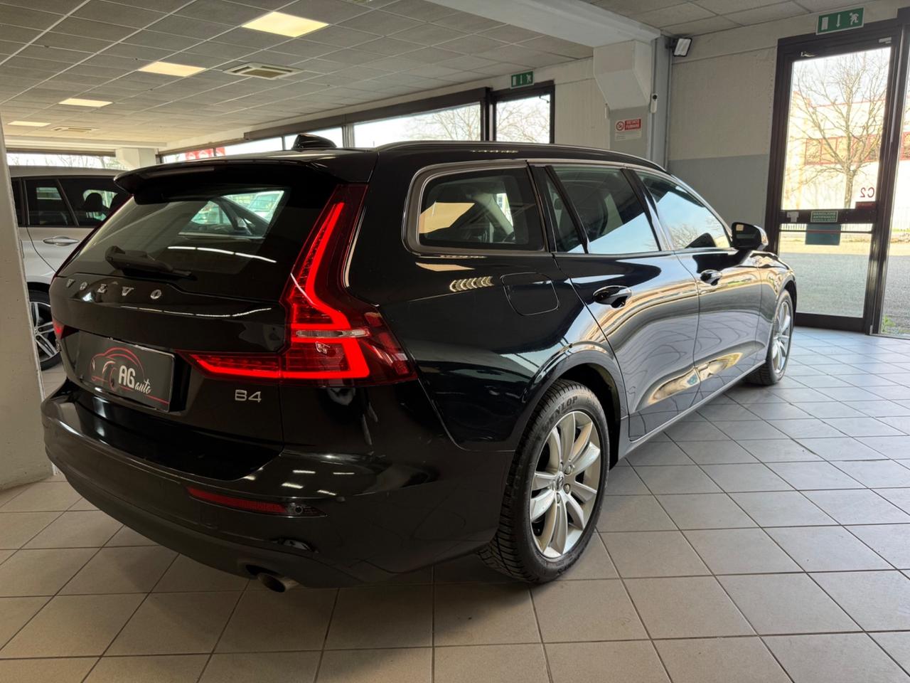 Volvo V60 B4 (d) Geartronic Momentum Business