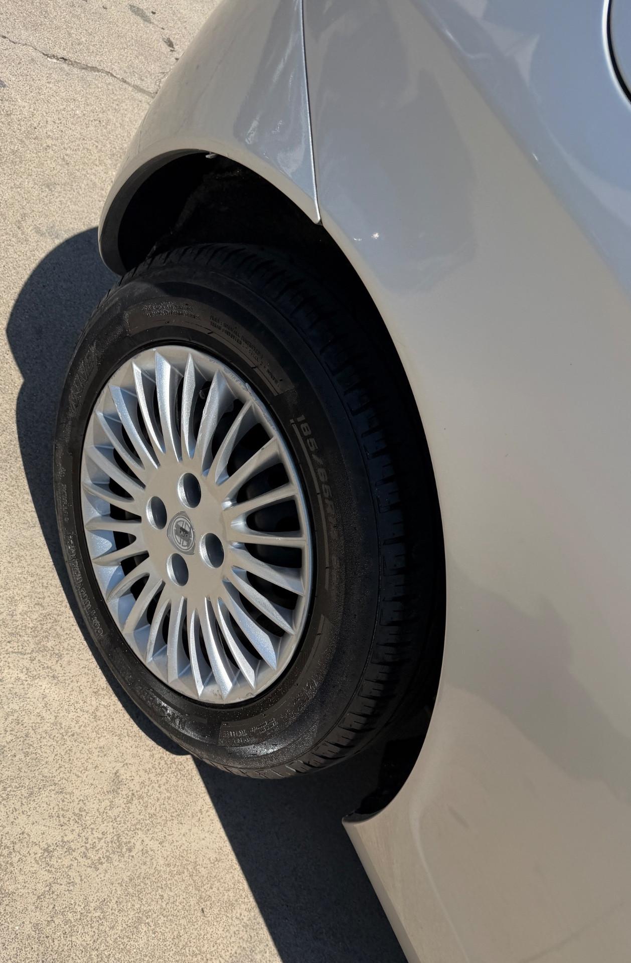 Lancia Ypsilon 1.3 MJT 75 CV BiColor Platino