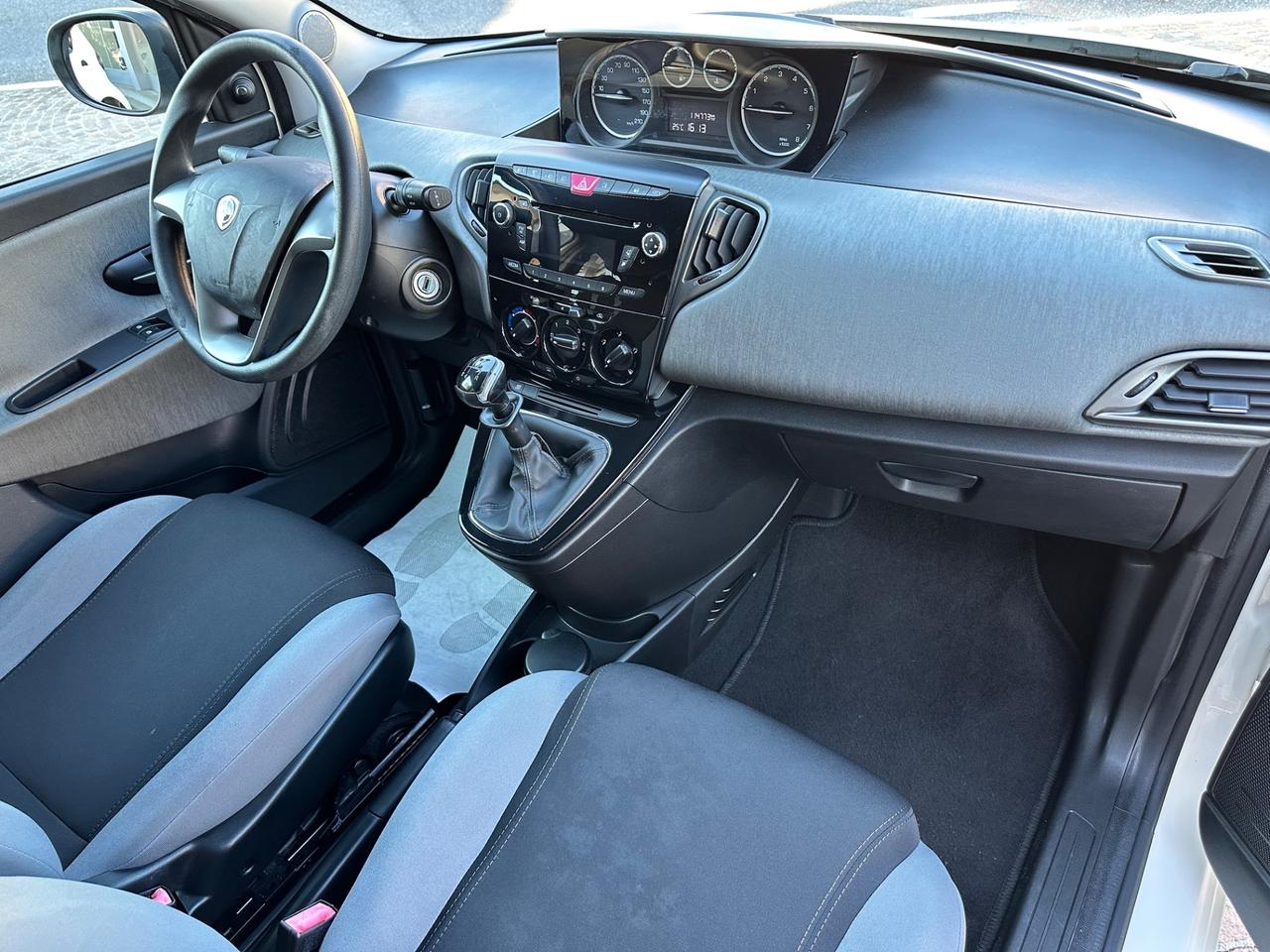 Lancia Ypsilon 1.2Bz 69Cv 5P - Uniproprietario
