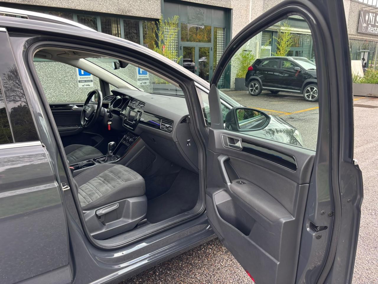 Volkswagen Touran 2.0 TDI 150 CV SCR DSG Executive BlueMotion Tech.