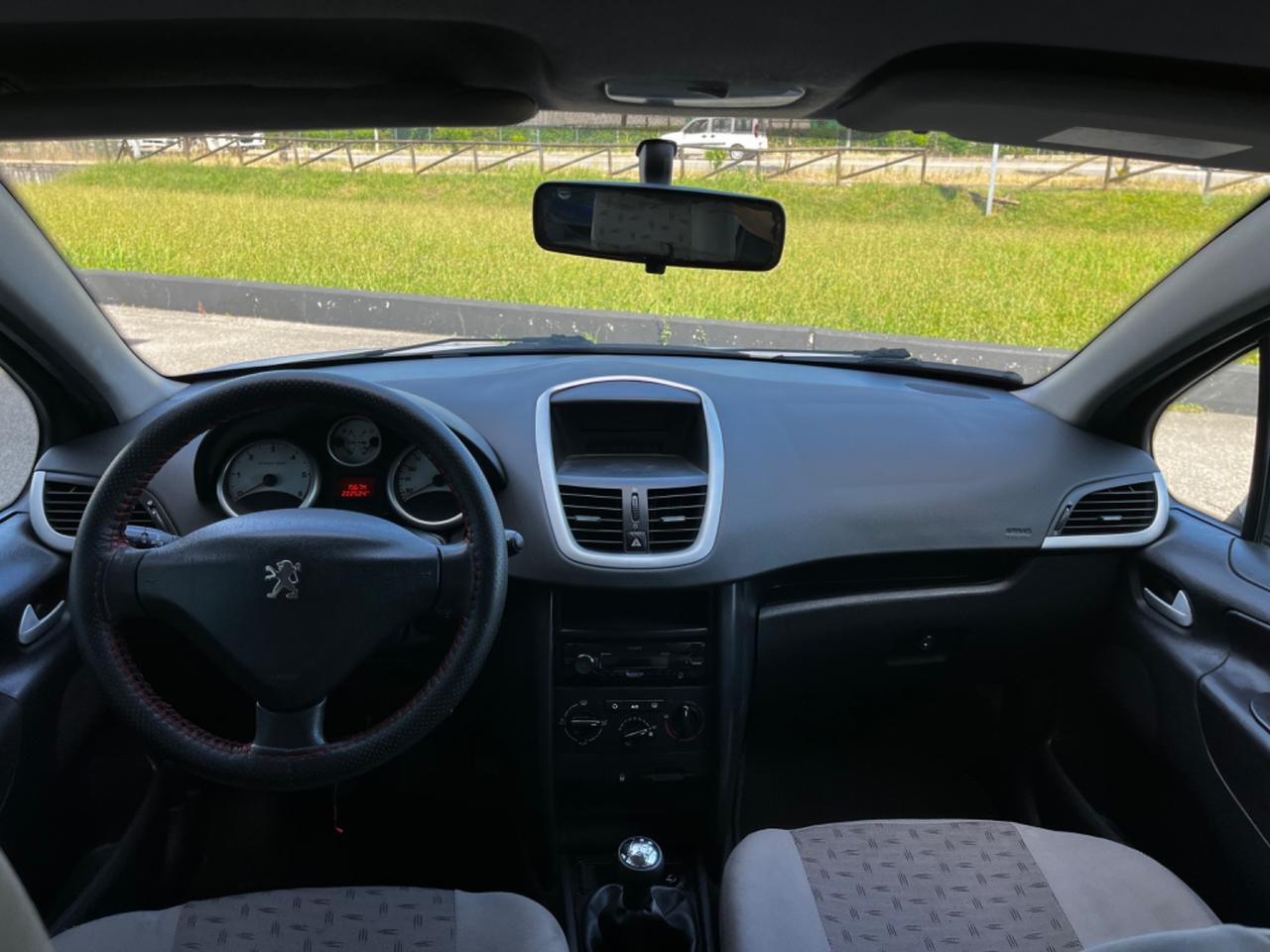 Peugeot 207 1.4 HDi 70CV Neopatentati