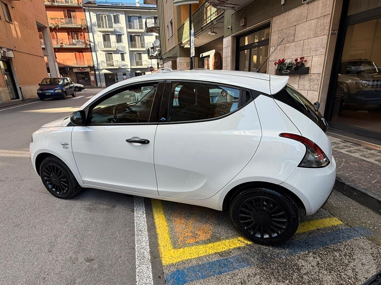 Lancia Ypsilon 1.2 69 CV 5 porte GPL Ecochic Gold