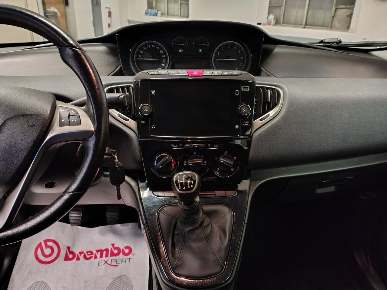 LANCIA YPSILON 1.0 HYBRID OK NEOPATENTATI