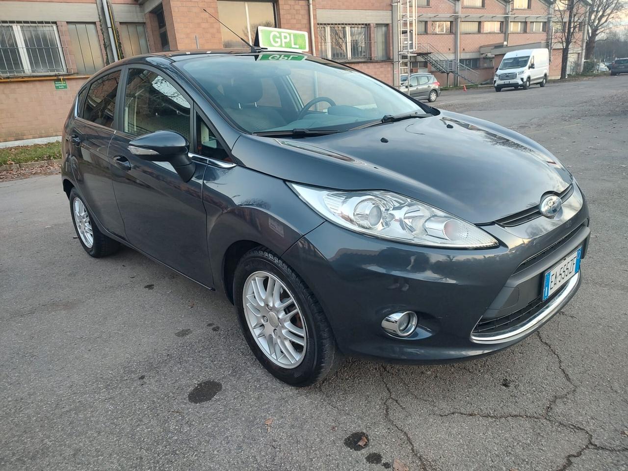 Ford Fiesta 1.4 5 porte Bz.- GPL Titanium, GARANZIA L.12 MESI, OK NEOPATENTATI