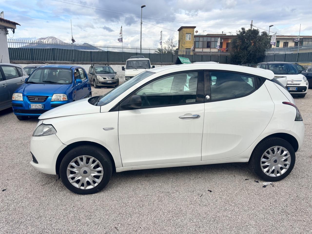 Lancia ypsilon