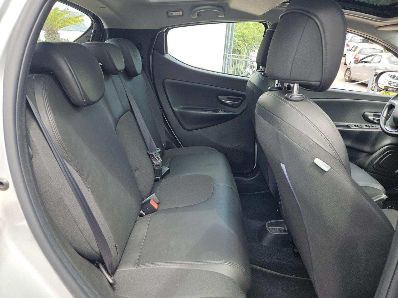 Lancia Ypsilon 0.9 TwinAir 85 CV 5 porte S&S Platinum