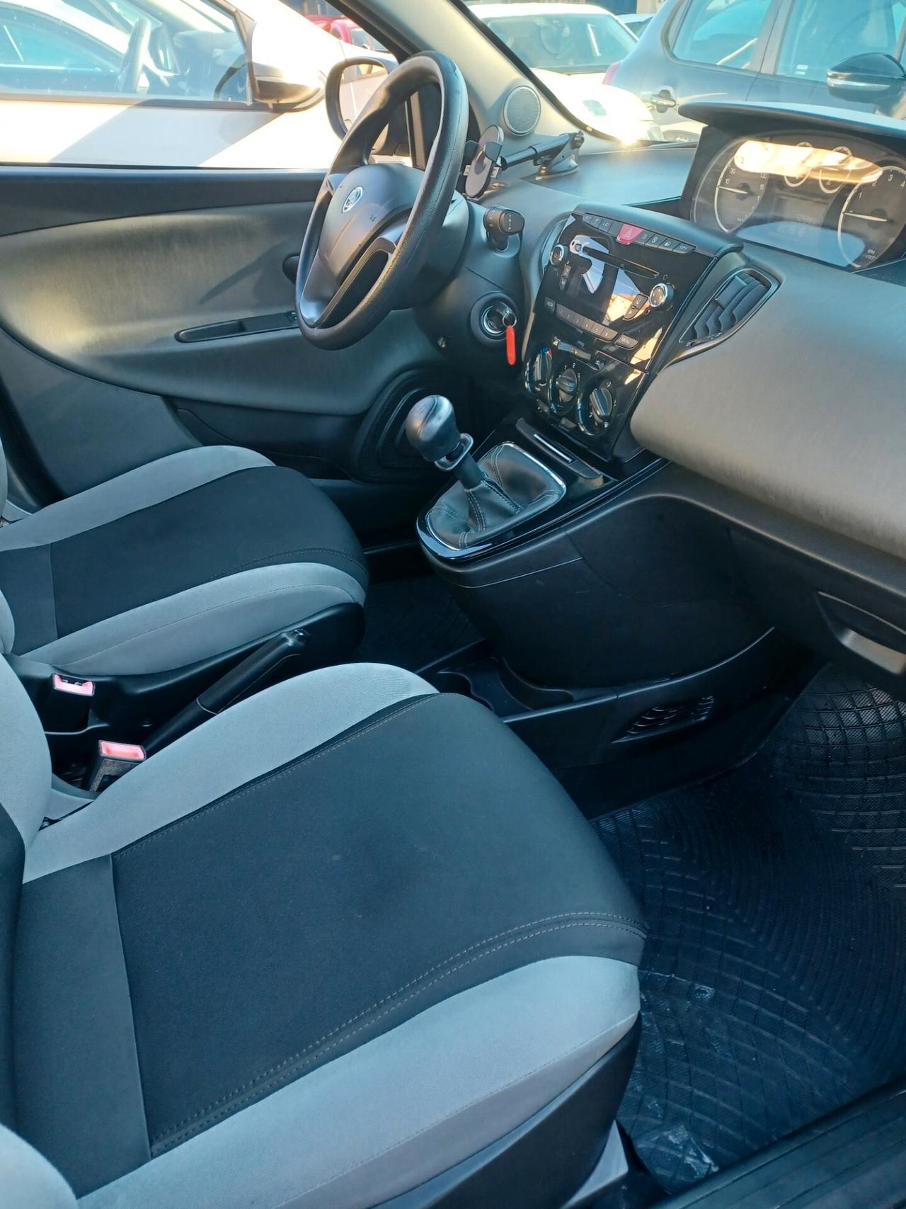 Lancia Ypsilon 1.2 5 porte solo 49000 km