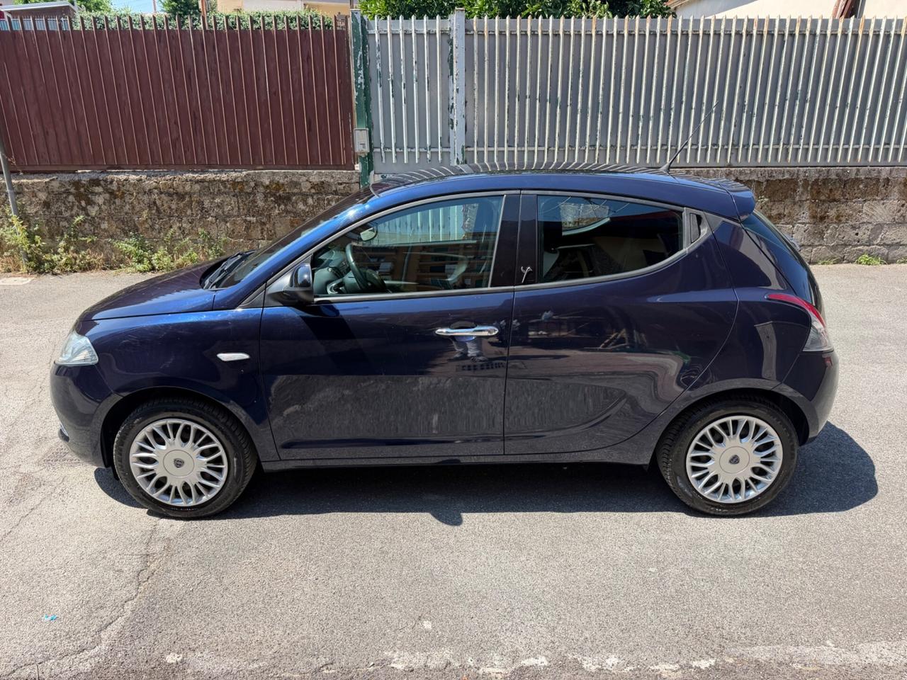 Lancia Ypsilon 1.2 69 CV 5 porte Silver