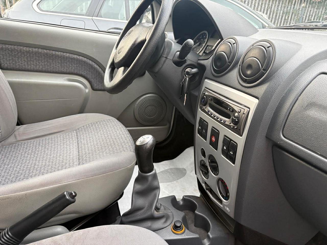 Dacia Logan MCV 1.6 16V 5 posti Lauréate