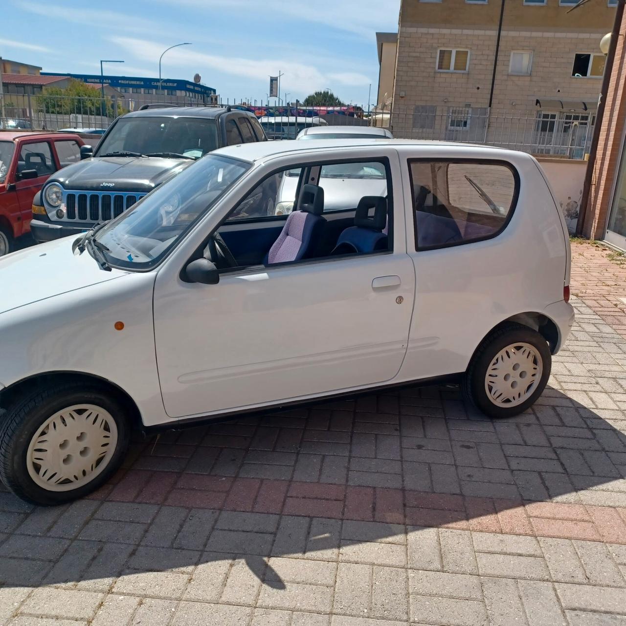 FIAT 600 BEN CONSERVATA TUTTO FUNZIONANTE