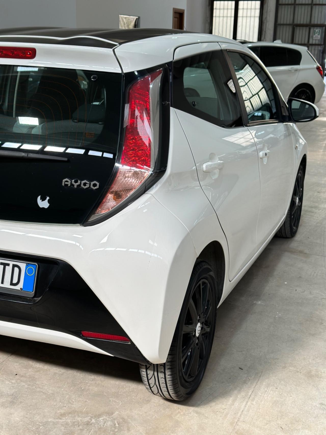 Toyota Aygo 1.0 VVT-i 69 CV 5 porte x-cite