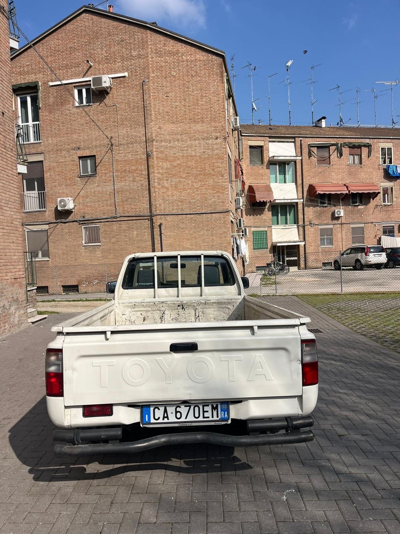 Toyota Hilux 2.4 2WD