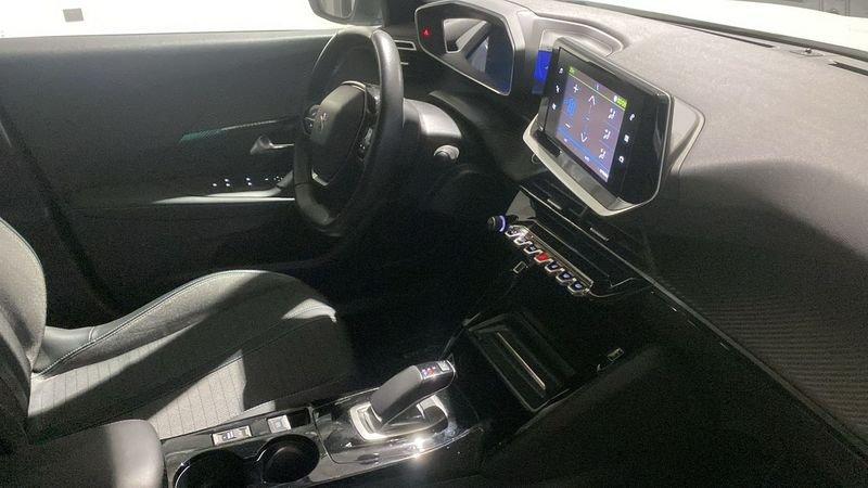 Peugeot 2008 motore elettrico 136 CV Allure Pack