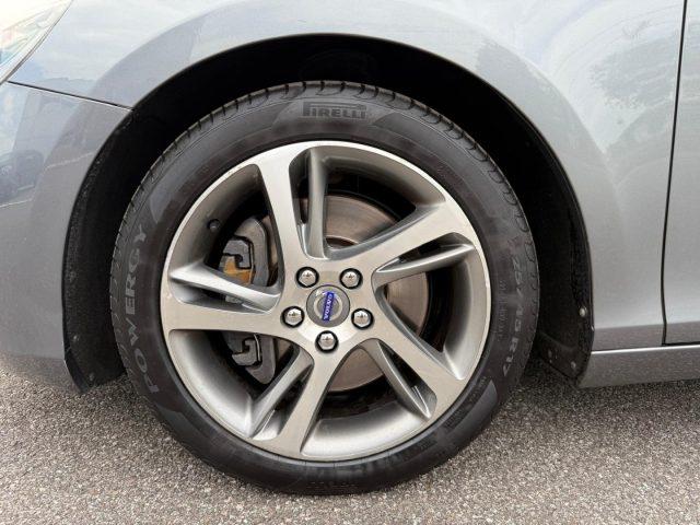 VOLVO V40 D2 2.0 120cv Geartronic Momentum DISTRIB. OK-BOLLO