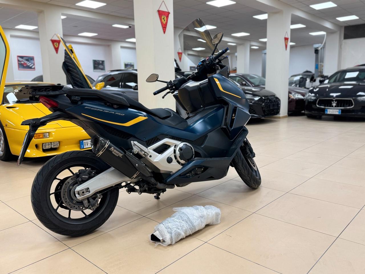 Honda Forza 750 Scarico Akrapovic permute auto moto rolex