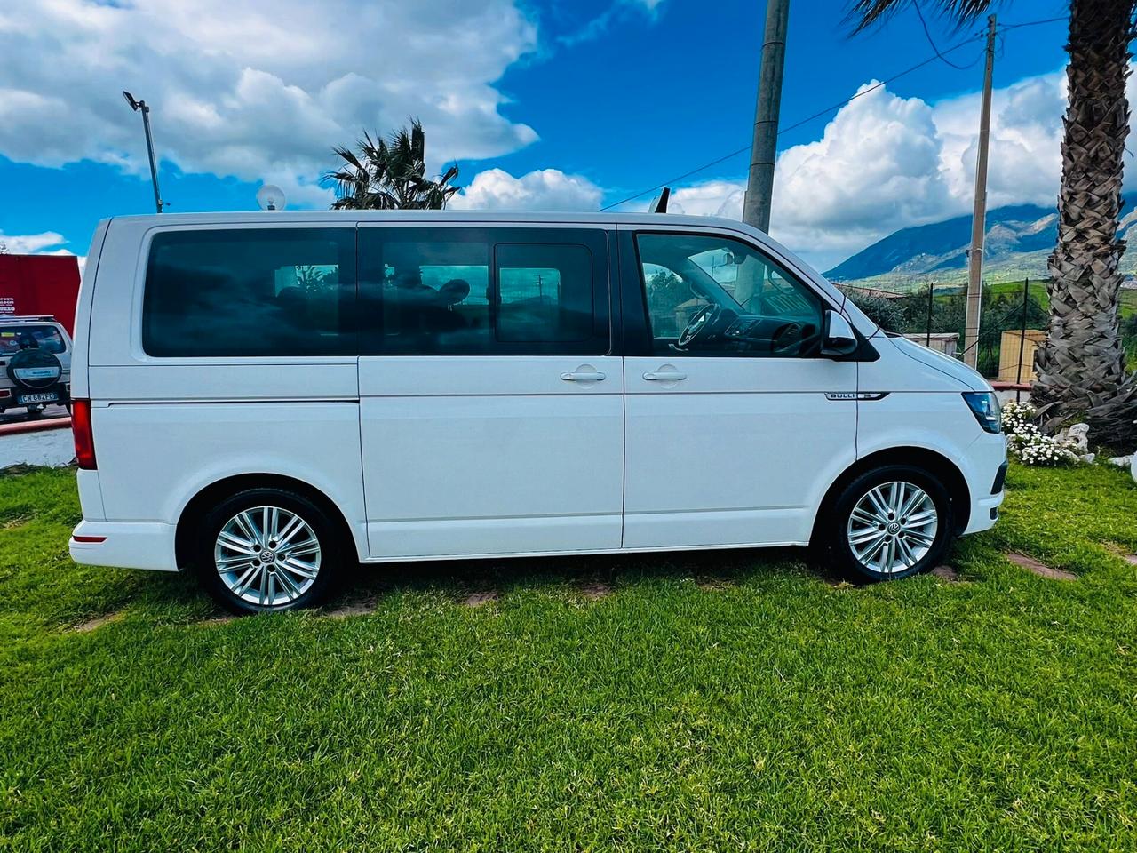 VOLKSWAGEN MULTIVAN 150 CV AUTOMATICA 7 POSTI