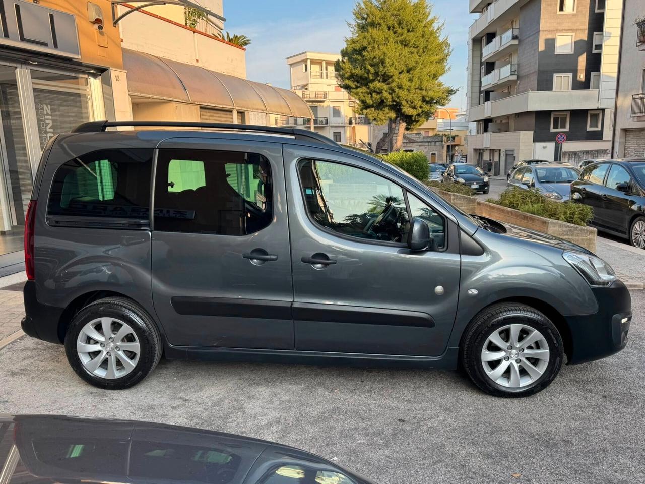 PEUGEOT PARTNER TEPEE 1.6 HDI 120 OUTDOOR 5 POSTI