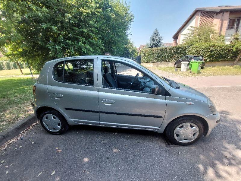 Toyota Yaris 1.3i 16V CAMBIO AUTOMATICO GOMME FRENI NUOVI