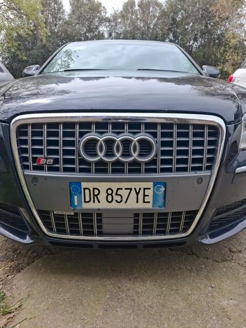 Audi A8 3.0 V6 TDI quattro tiptronic