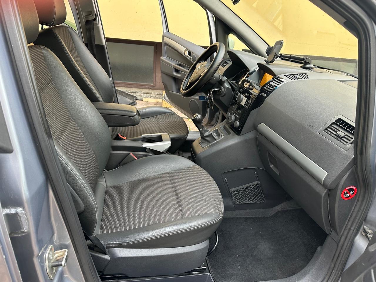 Opel Zafira 1.8 16V VVT Cosmo - 7 POSTI