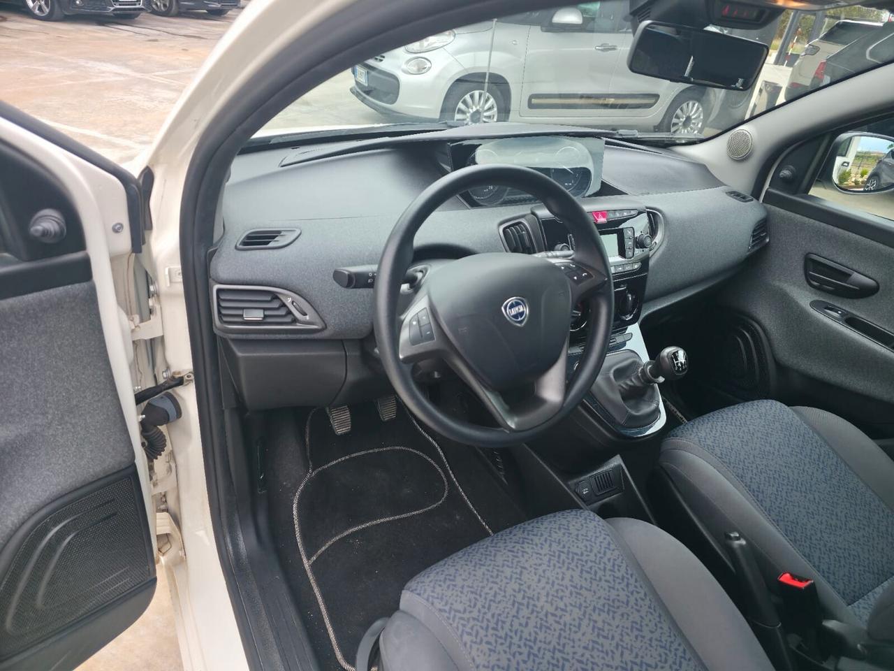 Lancia Ypsilon 1.0 FireFly 5 porte S&S Hybrid Ecochic A. Ferretti