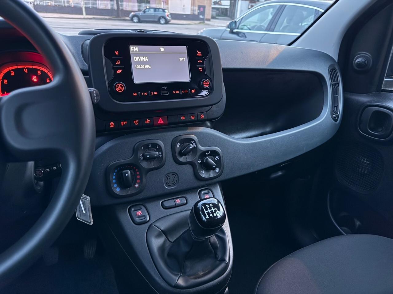 Fiat Panda KM.28.000 1.0 HYBRID 10/2023