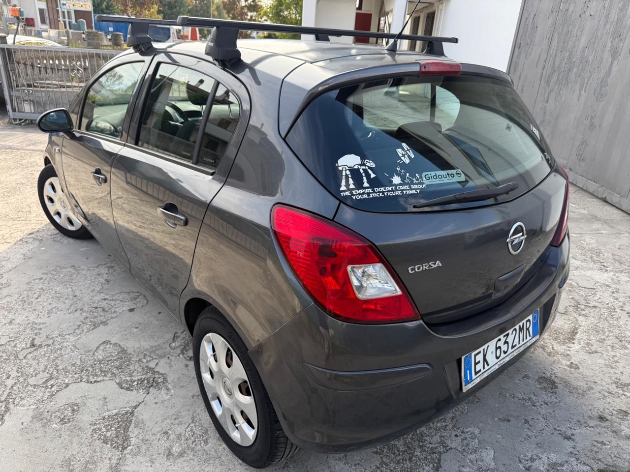 Opel Corsa 1.2 BENZINA POCHI KM 2011 NEOPATENTATI