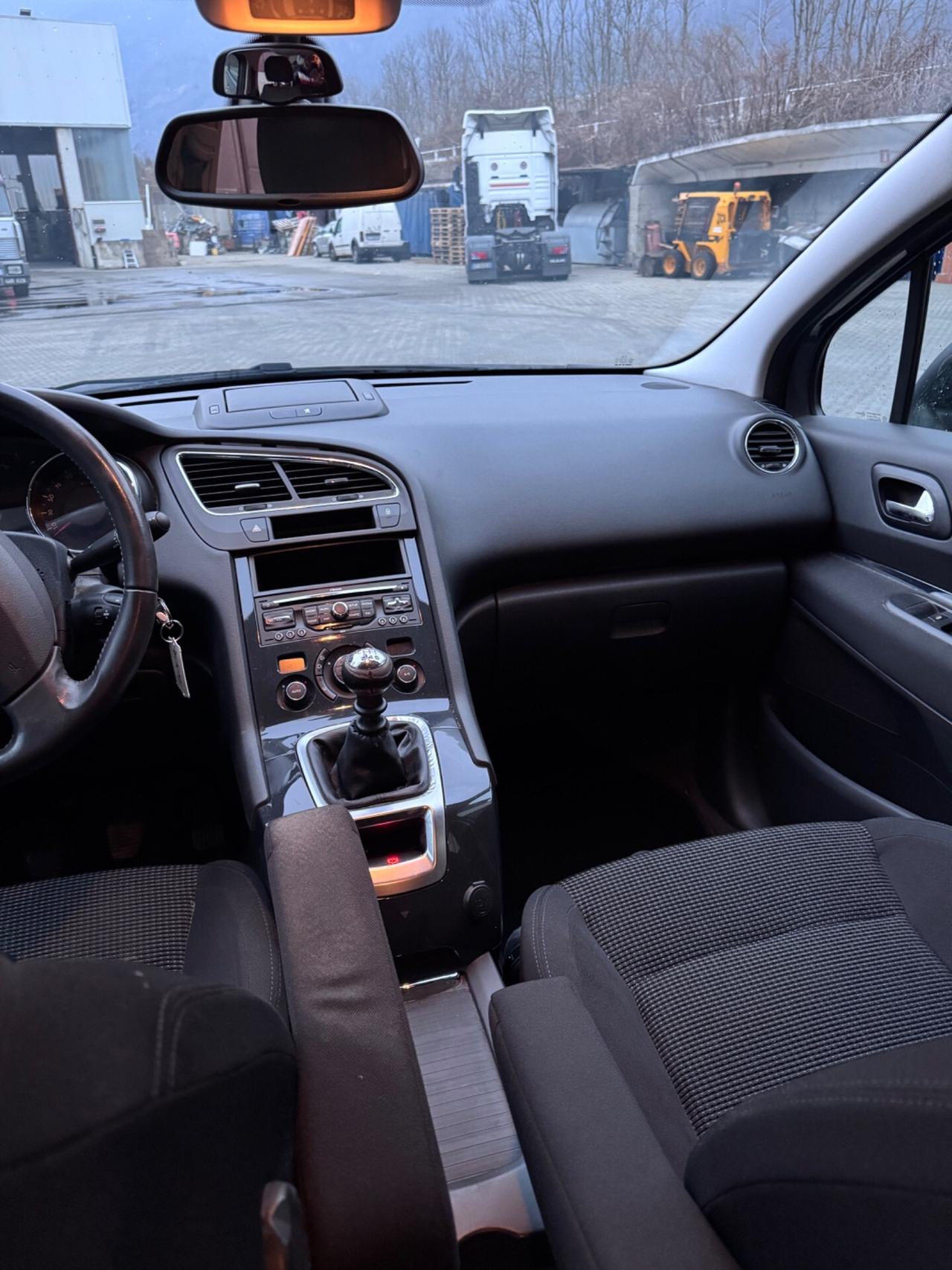 Peugeot 5008 1.6 HDi 112CV Business