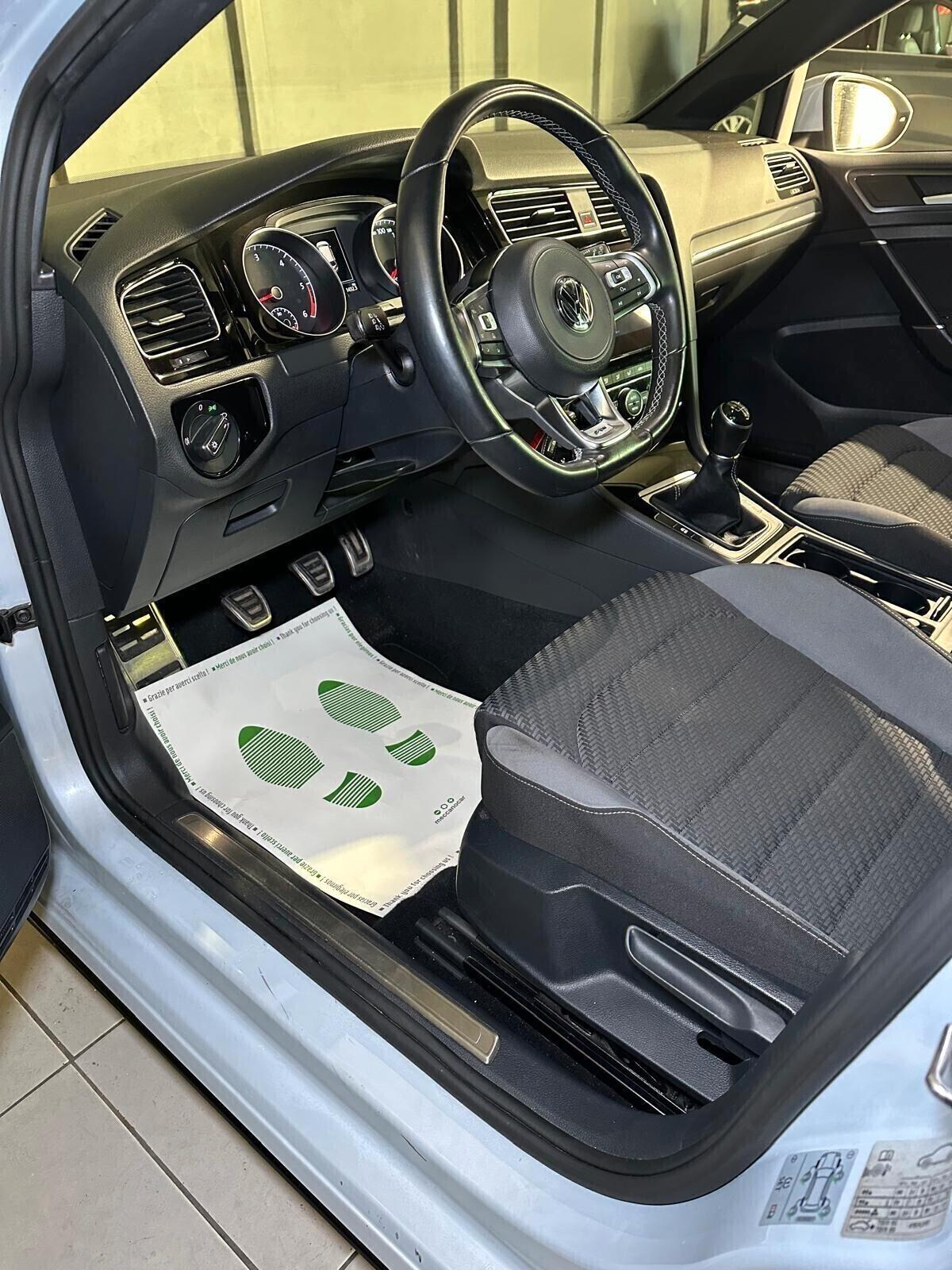 Volkswagen Golf 115 CV 5p. R- LINE