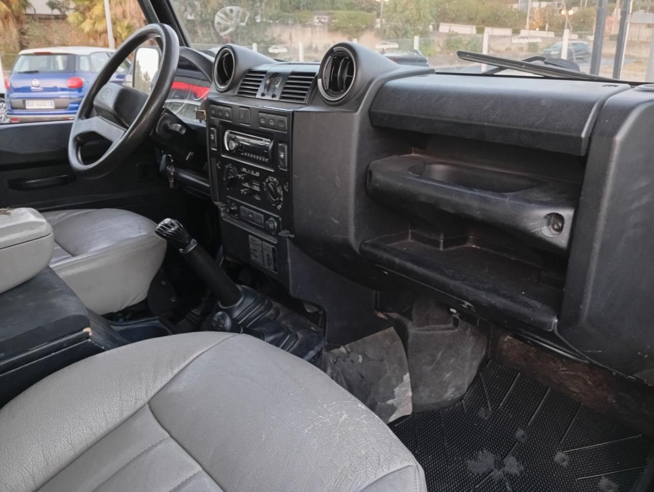 Land Rover Defender 90 2.4 TD4 S W SE