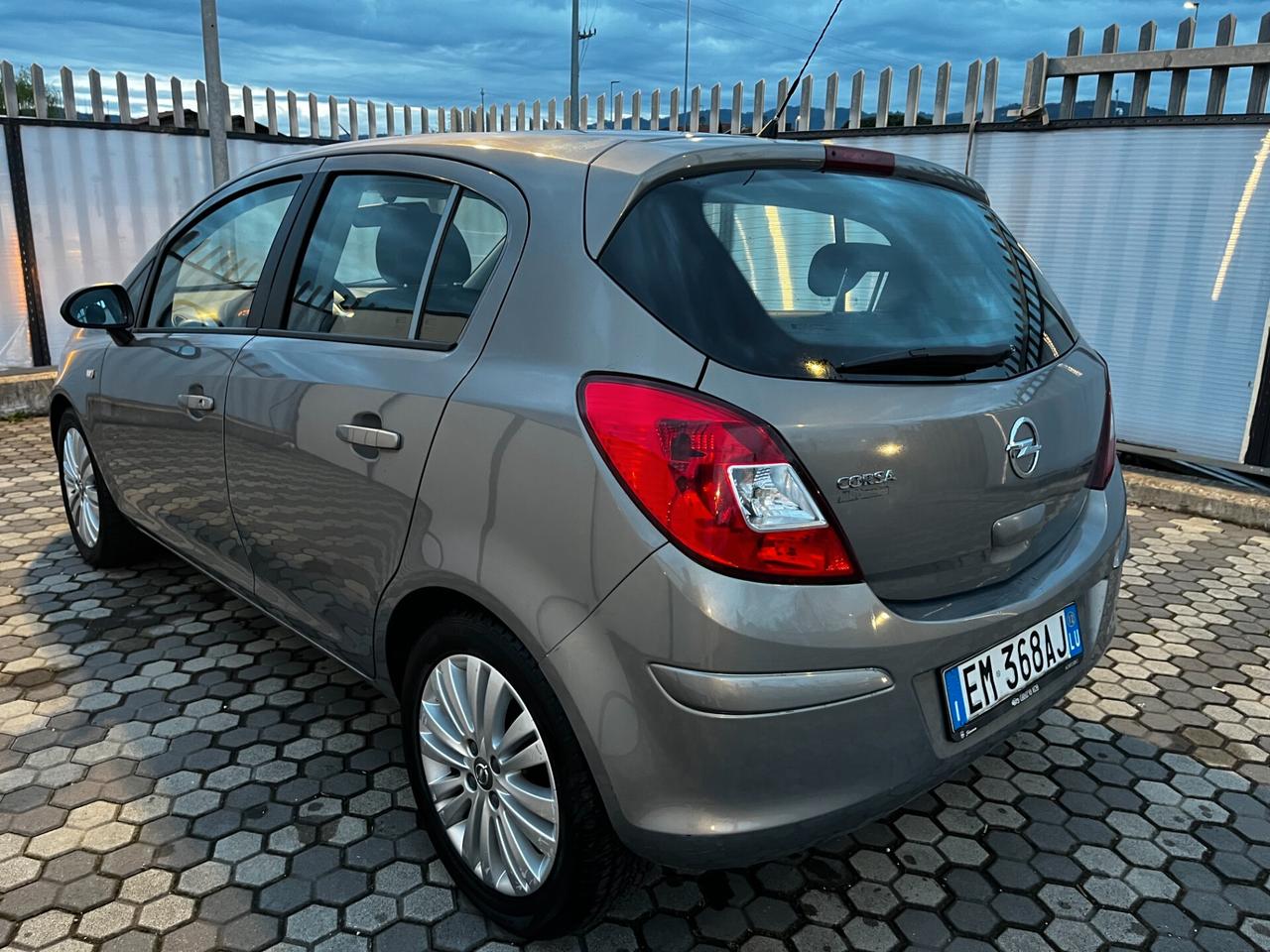 Opel Corsa 1.2 5 porte One