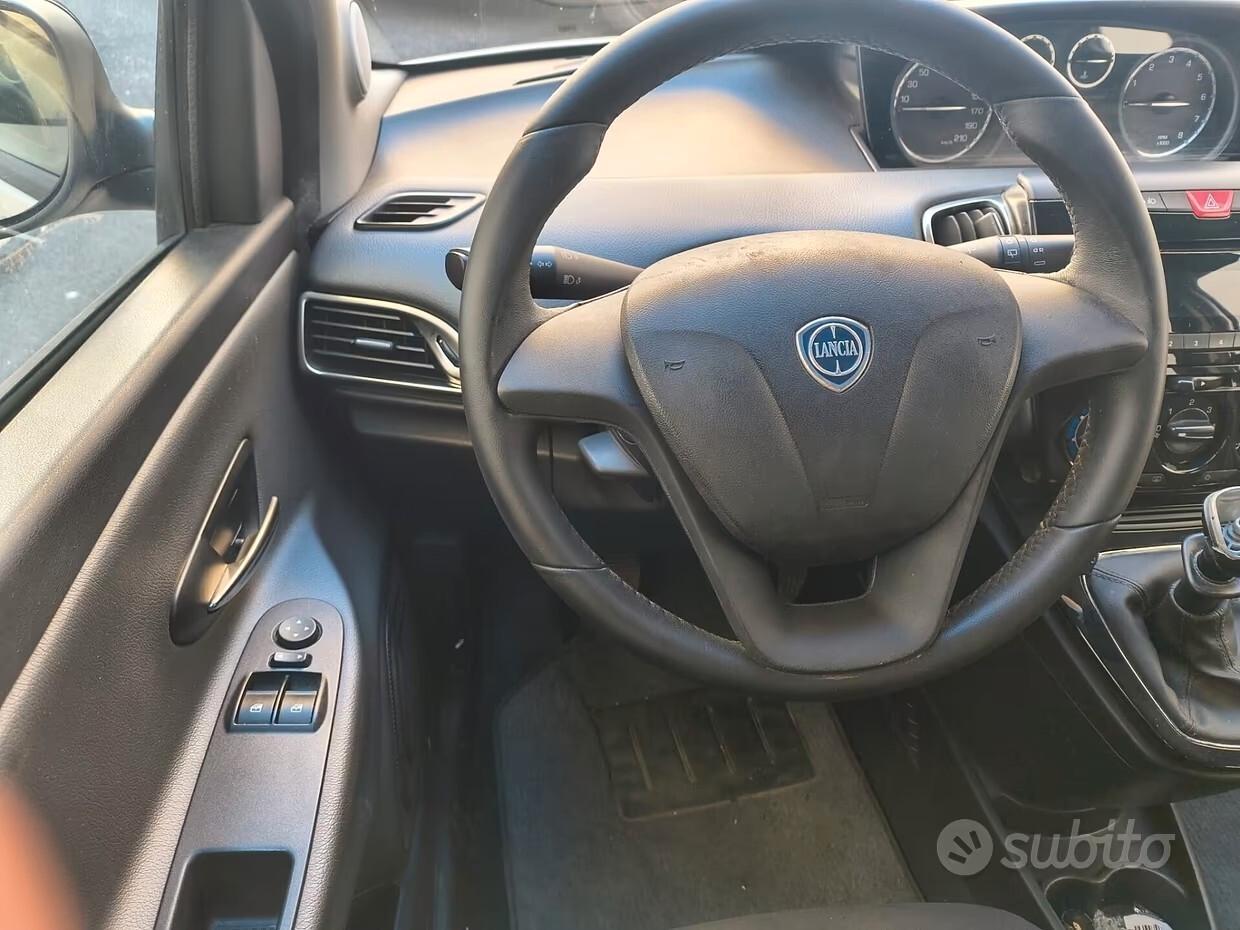 Lancia Ypsilon 0.9 TwinAir 85 CV 5 porte Metano Ecochic Gold