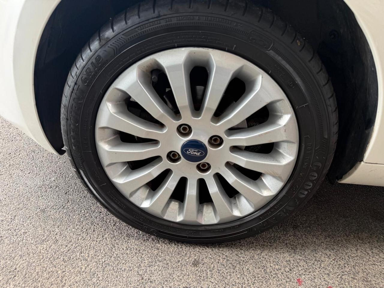 Ford Ka 1.2 BENZ TITANIUM NEOPATENTATI OK